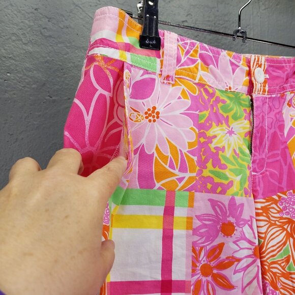 Lilly Pulitzer Shorts Size 4 Bermuda Pink Green Floral Patchwork Stretch Cotton - Picture 3 of 12